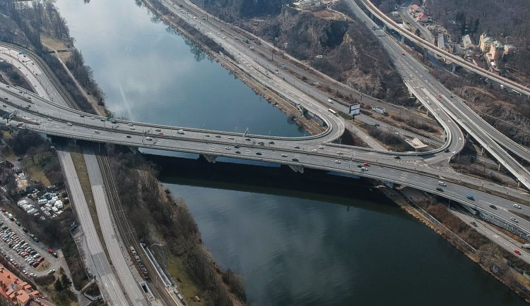 Rekonstrukce Barrandovského mostu bude stát 594 milionů. Začne v květnu a potrvá čtyři roky