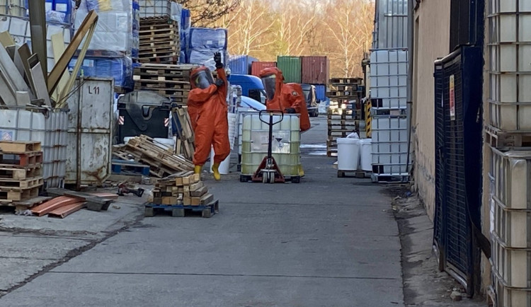 V Praze unikla nebezpečná chemická látka. Sedm lidí se nadýchalo