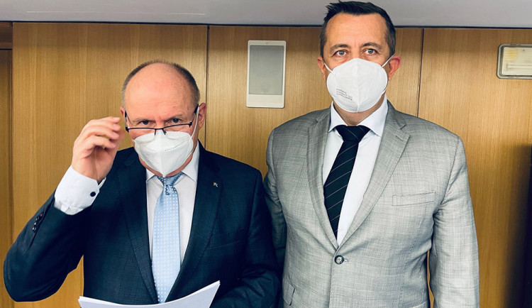 Poslanci za hnutí ANO Ladislav Okleštěk (vlevo) a Petr Vrána.