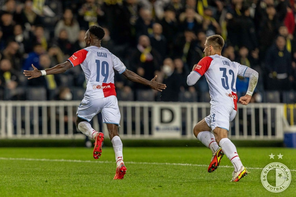 Fotbalisté Slavie v zápase Evropské konferenční ligy zvítězili nad Fenerbahce 3:2. Je to fantastické vítězství, říká Lingr
