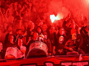 Fanoušci Slavie měli být po výhře v Turecku brutálně napadeni. Některé z nich údajně pobodali