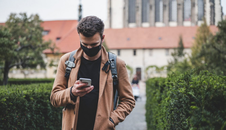 Google mapy jsou nově pro Prahu mnohem detailnější. Navigují pomocí rozšířené reality