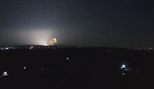 Začala ruská invaze na Ukrajinu, ve městech se ozývají střelba a výbuchy