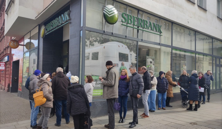 Evropské divizi ruské Sberbank hrozí krach kvůli odlivu vkladů