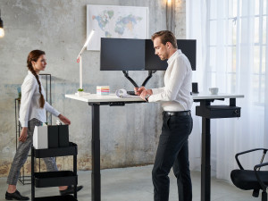 Pět dobrých důvodů, proč byste si měli pořídit polohovatelný stůl