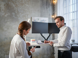 Pět dobrých důvodů, proč byste si měli pořídit polohovatelný stůl