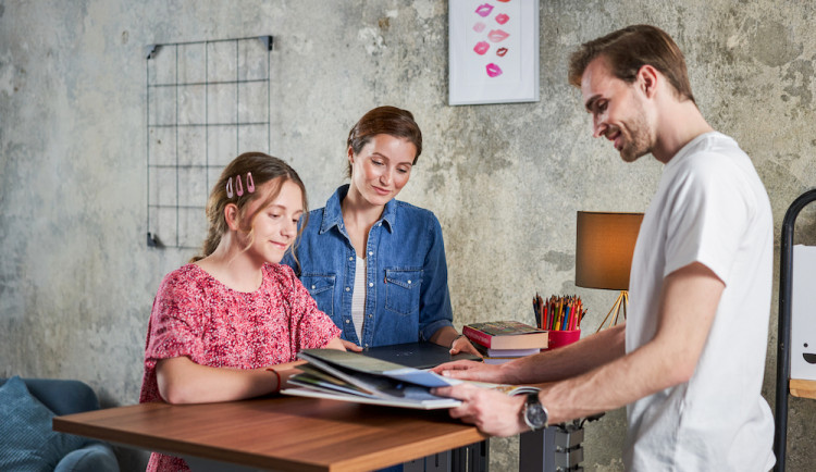 Pět dobrých důvodů, proč byste si měli pořídit polohovatelný stůl.