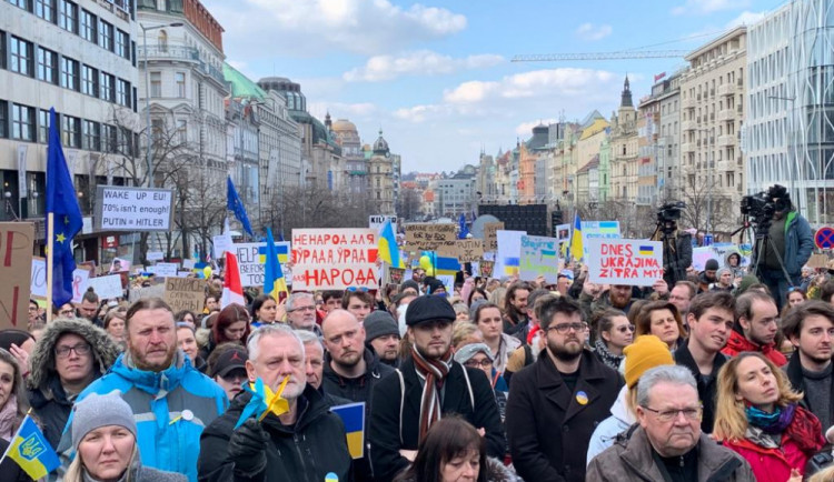 size4-16460483956247-241-v-praze-prvni-infostanky-pro-lidi-z-ukrajiny-na-prvni-vlnu-uprchliku-je-praha-pripravena