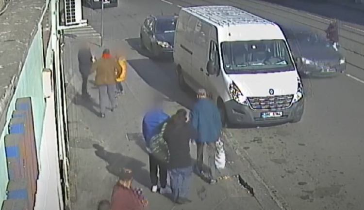 Muž na brněnském Cejlu bodl známého nožem. Napadení přihlížela dcera oběti