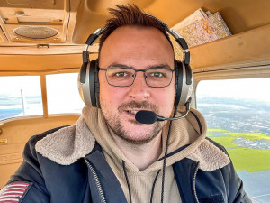 Člověk by se měl trochu sebevzdělávat a pracovat na sobě, říká DJ, hudební manažer a pilot Michal Čuřík