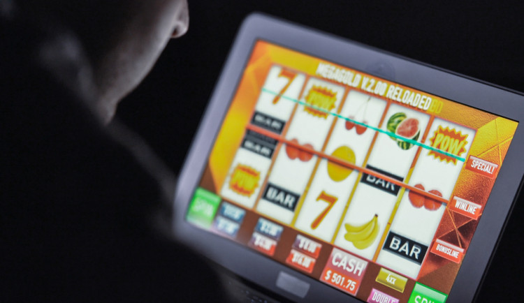 Copyright (c) 2017 Audio und werbung/Shutterstock.  No use without permission.