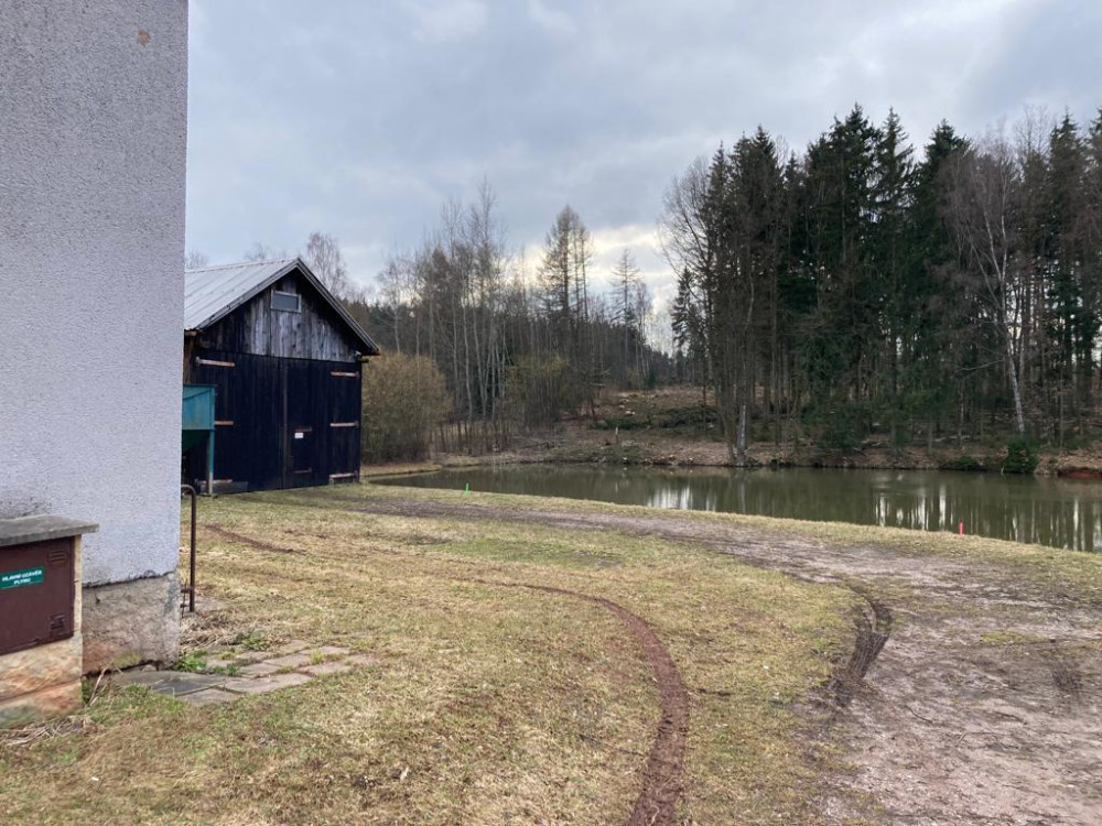 Trasa od rybníku Zaďák k místnímu pneuservisu.