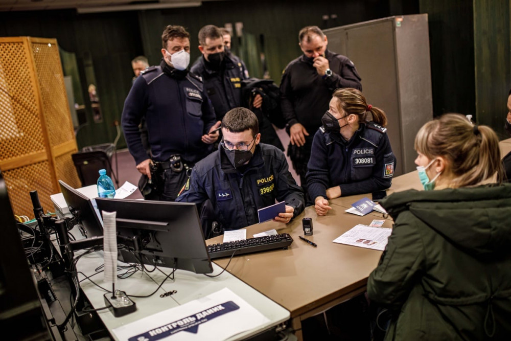 Centrum pro uprchlíky z Ukrajiny v Hradci Králové odbavilo za první den 201 lidí