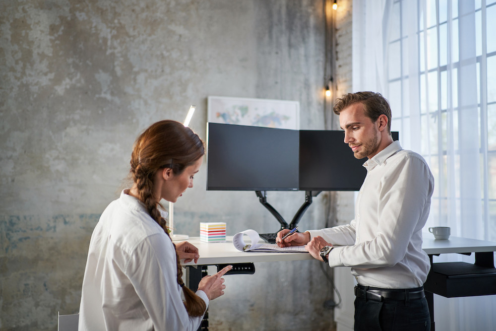 Pět dobrých důvodů, proč byste si měli pořídit polohovatelný stůl