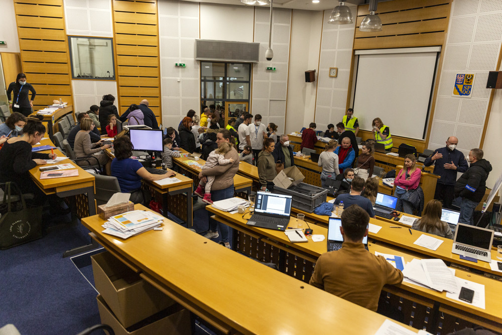 Krajské centrum už pomohlo stovkám uprchlíků. Nyní se přestěhuje do Hanáckých kasáren