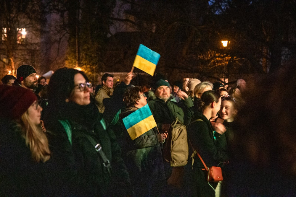 VIDEO: Na Kampě a v Dejvicích dnes proběhly benefiční koncerty na podporu Ukrajiny