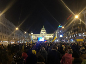 VIDEO: Ukrajinský prezident Volodymyr Zelenskyj hovořil k tisícům lidí na Václavském náměstí