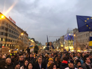 VIDEO: Ukrajinský prezident Volodymyr Zelenskyj hovořil k tisícům lidí na Václavském náměstí