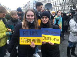 VIDEO: Ukrajinský prezident Volodymyr Zelenskyj hovořil k tisícům lidí na Václavském náměstí