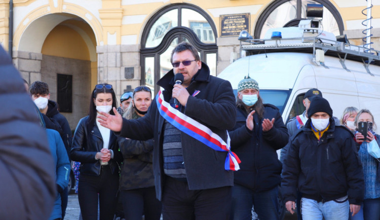 Policie prošetřuje výroky exposlance Volného k invazi na Ukrajině