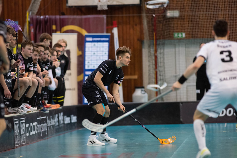 Florbalisté statečně vzdorovali favoritovi, sezonu ale končí ve čtvrtfinále