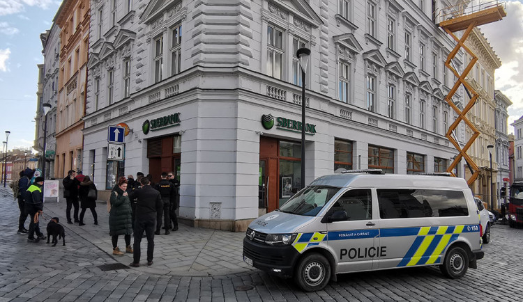 Komerční banka bude vydávat vklady klientům Sberbank. Požádala policii o hlídání pořádku na svých pobočkách