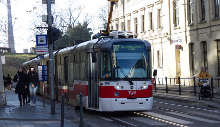 Brněnská hromadná doprava se vrátí k běžným jízdním řádům