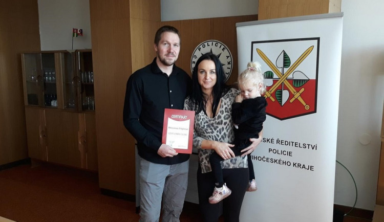 Cestou na nákup zachránil život. Zraněného muže vytáhl z auta a zahájil resuscitaci.