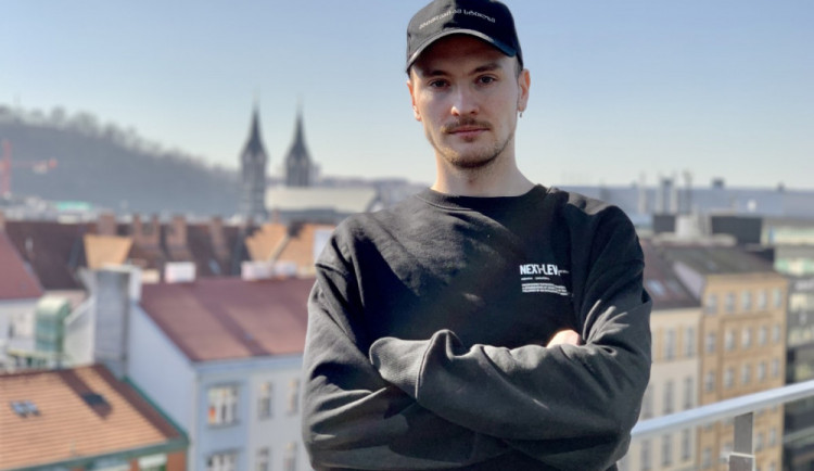 Existují i normální Rusové, člověk musí být dobrým příkladem, říká Kirill, který v Praze žije deset let.