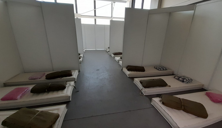 Hasiči mění brněnské výstaviště v noclehárnu pro uprchlíky. Shánějí karimatky i spacáky