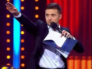 Hajlující Zelenskyj se šíří řetězovými maily. Jde o fake