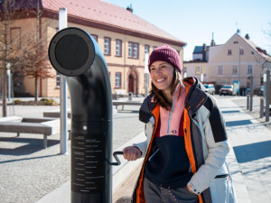 Vrchlabí má svůj vlastní Poesiomat. Na jaře se dočká i Hradec Králové