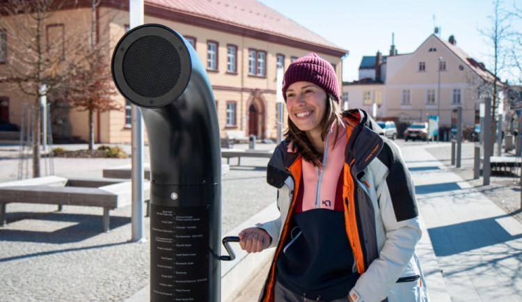 Vrchlabí má svůj vlastní Poesiomat. Na jaře se dočká i Hradec Králové