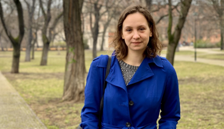 Pořád si pamatuju ten sladký pach mrtvých ruských vojáků, říká reportérka Darja Stomatová