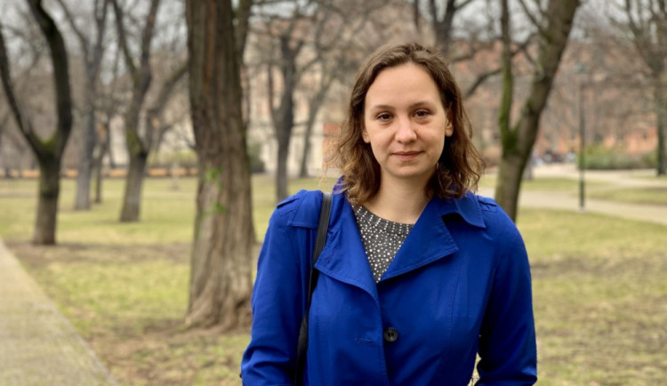 Pořád si pamatuju ten sladký pach mrtvých ruských vojáků, říká reportérka Darja Stomatová