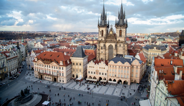 Copyright (c) 2021 Binkuo/Shutterstock.  No use without permission.