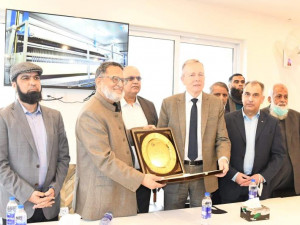 Česká úpravna vody slouží tisícům Pákistánců. Místní nemocnici ji věnovala firma z Prahy.