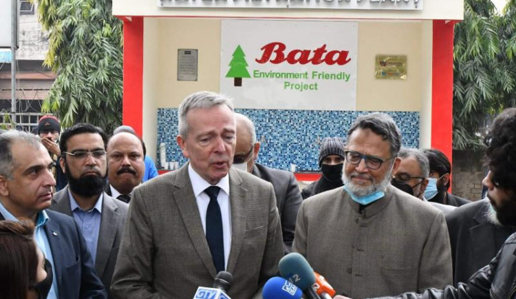 Česká úpravna vody slouží tisícům Pákistánců. Místní nemocnici ji věnovala firma z Prahy.