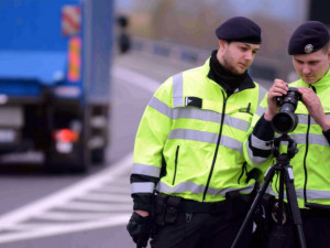 Policie bude dnes na 950 místech po celé ČR měřit rychlost aut