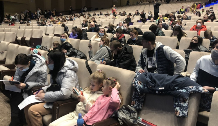 Praha rozdělí mezi městské části přes sto milionů korun na pomoc ukrajinským uprchlíkům