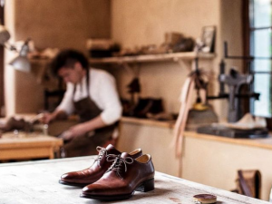 Z ajťáka ševcem, který šije ručně boty na míru. Michal Švec má své řemeslo zároveň jako koníček