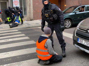 Aktivisté blokovali dopravu už třetí den za sebou. Tentokrát na I.P. Pavlova.