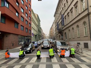 Aktivisté blokovali dopravu už třetí den za sebou. Tentokrát na I.P. Pavlova.
