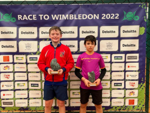 Race to Wimbledon pro tenisové naděje pokračuje. Jsou známi vítězové mezi mladšími žáky