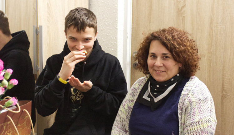 Několikrát jsem ho učila mluvit i chodit, popisuje matka život s autistickým Patrikem.