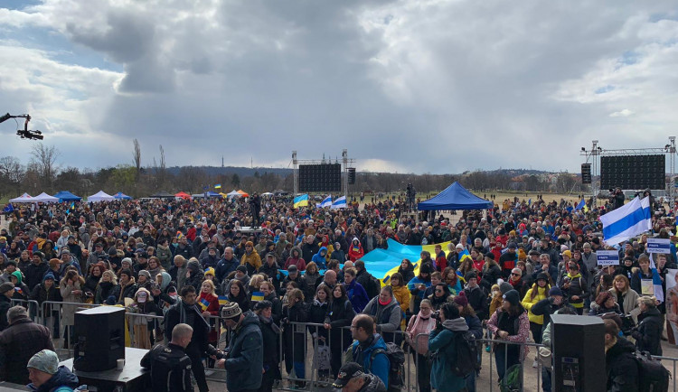 VIDEO: Na Letné proběhla akce Společně pro Ukrajinu. Účast nebyla vysoká