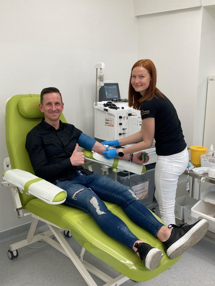 Odběr plazmy je bezbolestný, podobně jako odběr krve.