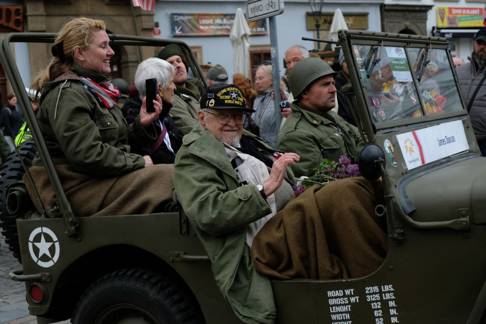 Ve věku nedožitých 97 let zemřel americký veterán James Duncan, osvoboditel Domažlic a Plzně