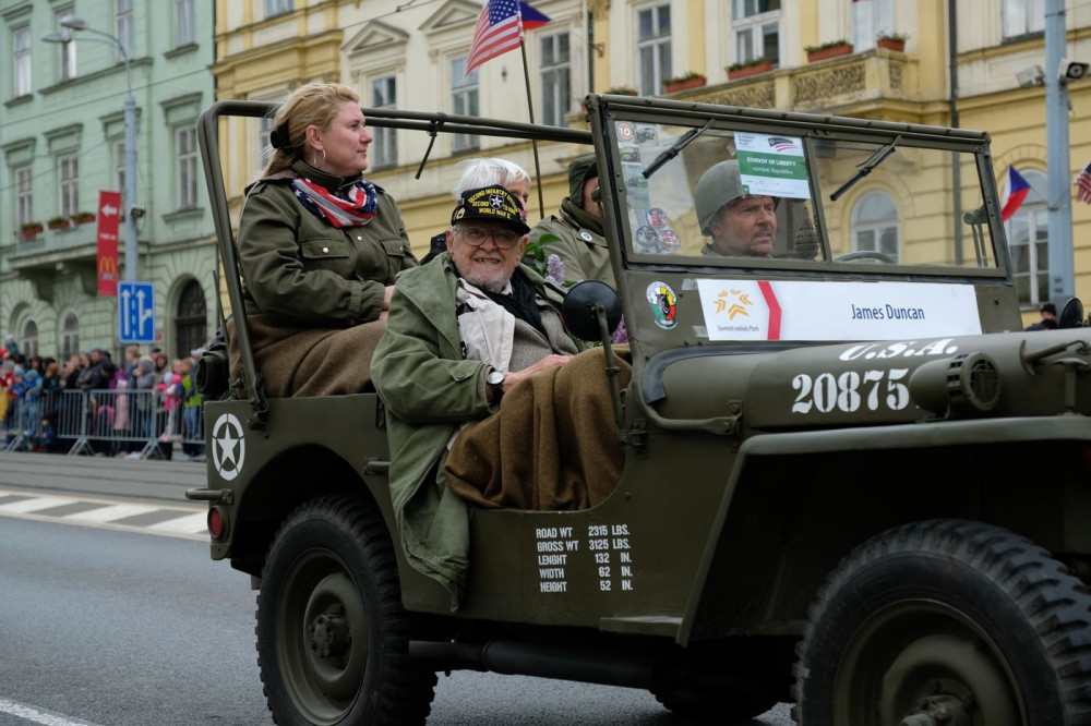 Ve věku nedožitých 97 let zemřel americký veterán James Duncan, osvoboditel Domažlic a Plzně