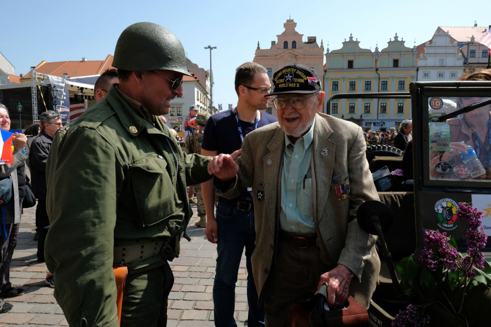 Ve věku nedožitých 97 let zemřel americký veterán James Duncan, osvoboditel Domažlic a Plzně